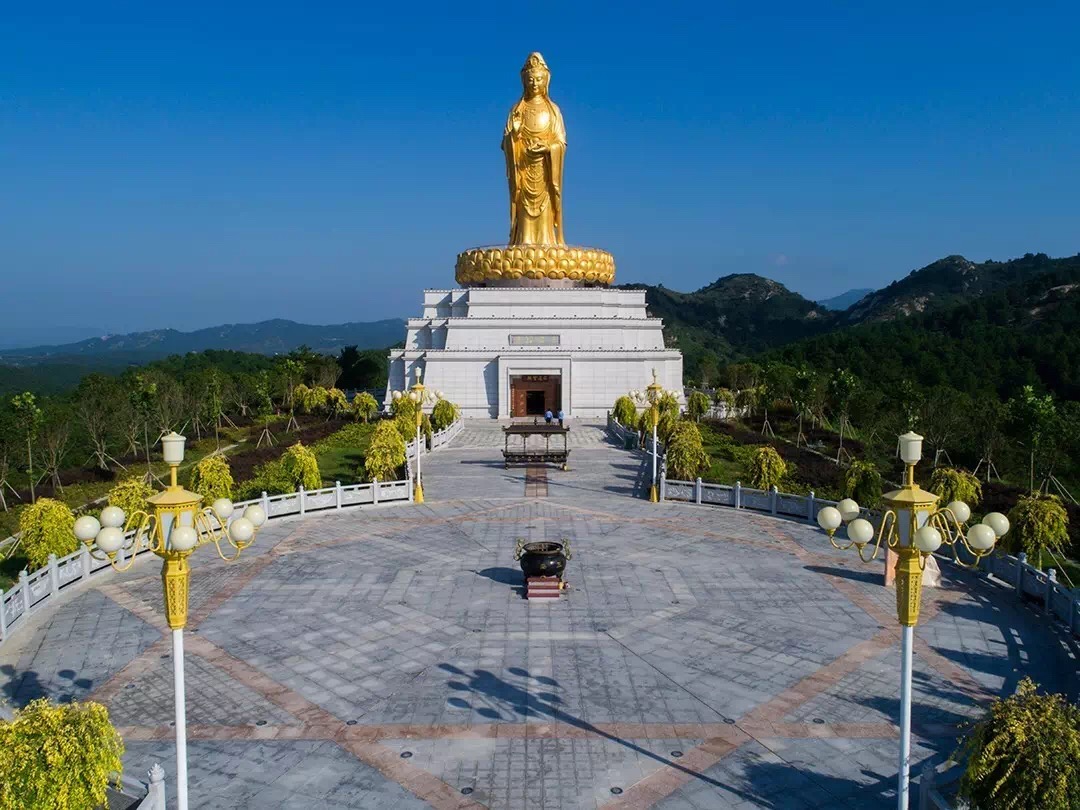 三台山景区----三台寺全寺铜佛雕像